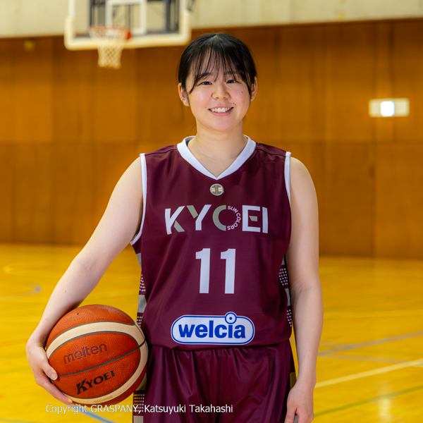 ＜ポジション＞F   ＜出身校＞青葉ミニバス・二島中学校・精華女子高等学校   ＜コメント＞慎始敬終